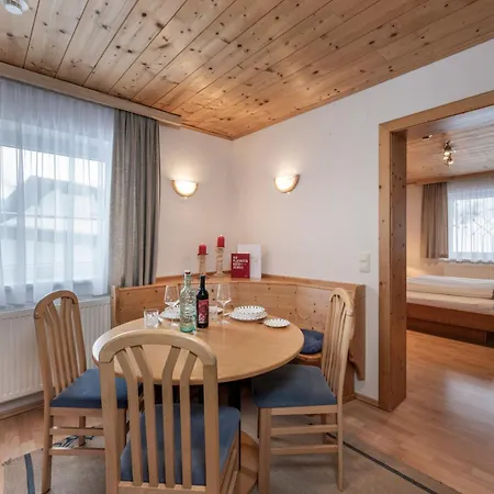 Austria - Natural Lifestyle Auf Der Piste オーバータウエルン