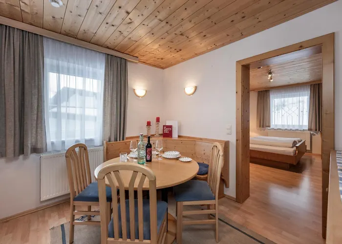 Austria - Natural Lifestyle Auf Der Piste オーバータウエルン